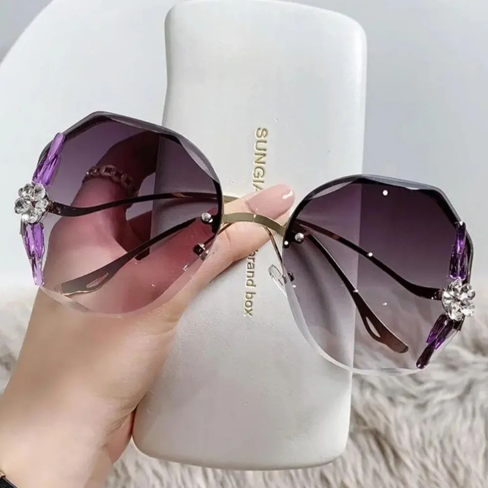 New woman's rimless fashion sunglasses